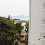 And By The Sea - 6839 Πανσιόν