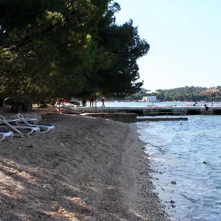 And By The Sea - 6839 Πανσιόν
