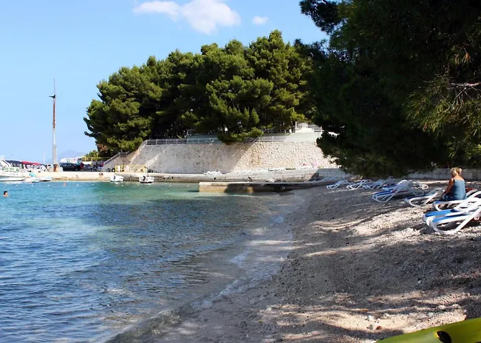 And By The Sea - 6839 Gostinjska kuća 3*