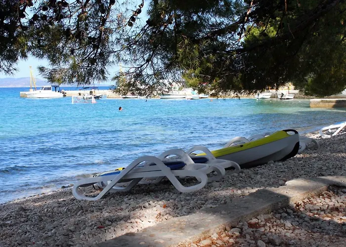 And By The Sea - 6839 Gostinjska kuća 3*